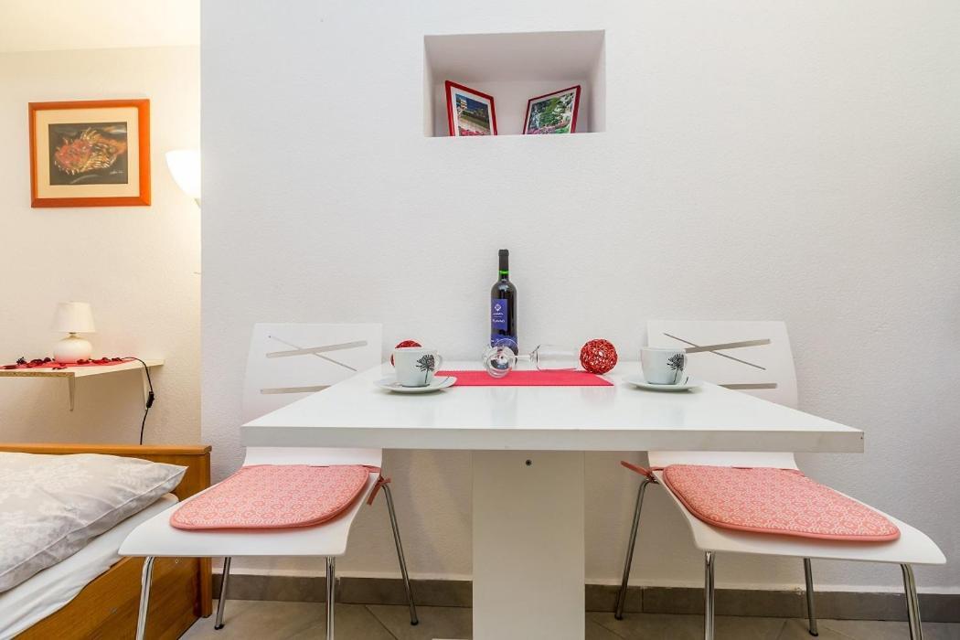 Studio Apartman U Kuci S Bazenom Baška Exterior foto