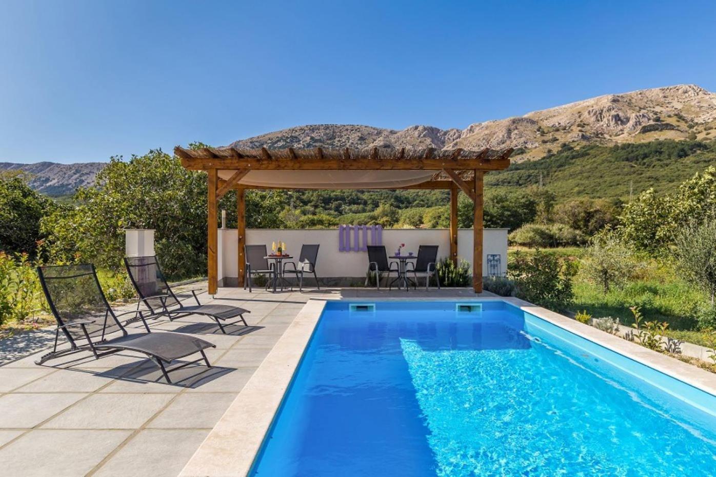 Studio Apartman U Kuci S Bazenom Baška Exterior foto